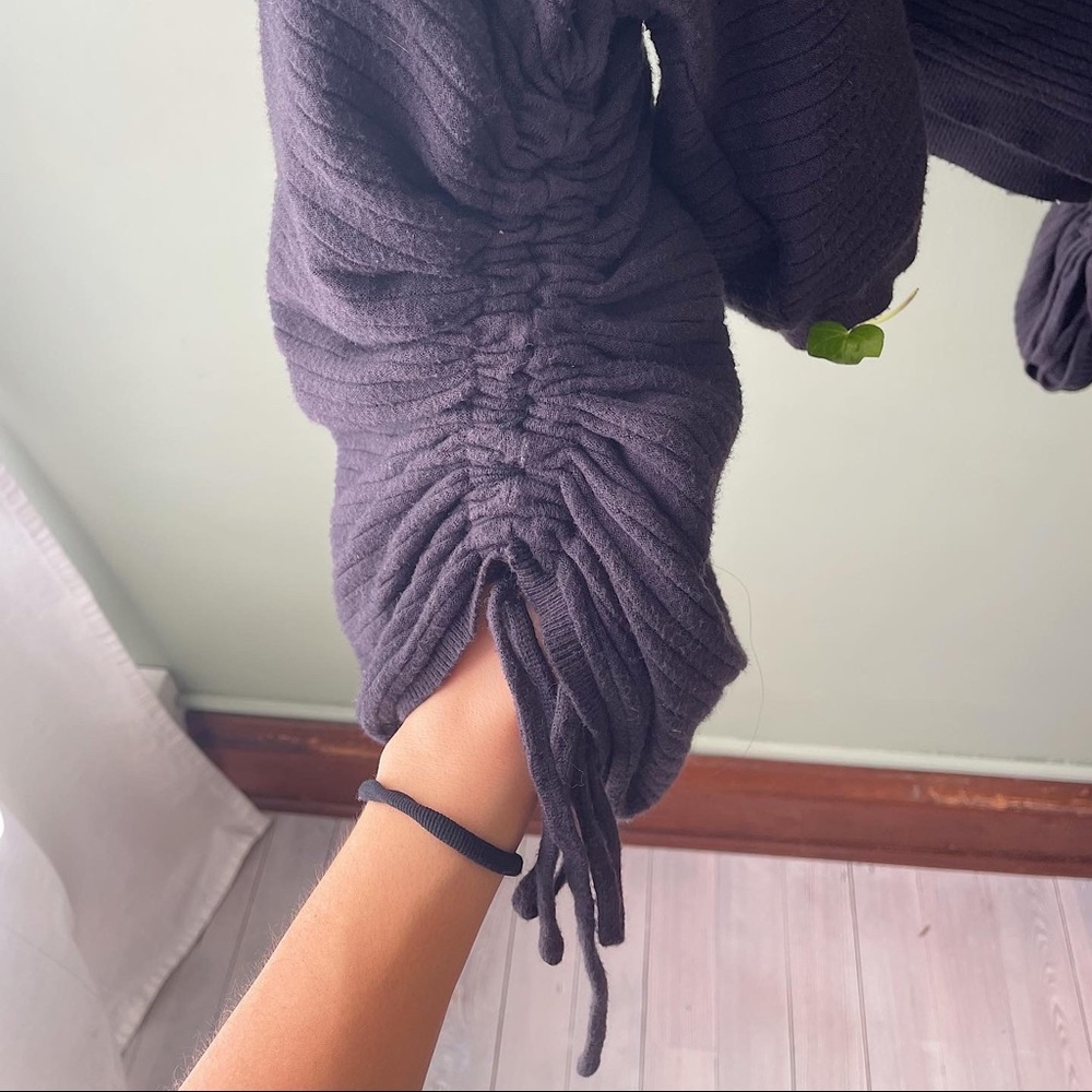 Cropped Ribbed Sweater - Picture 2 of 4